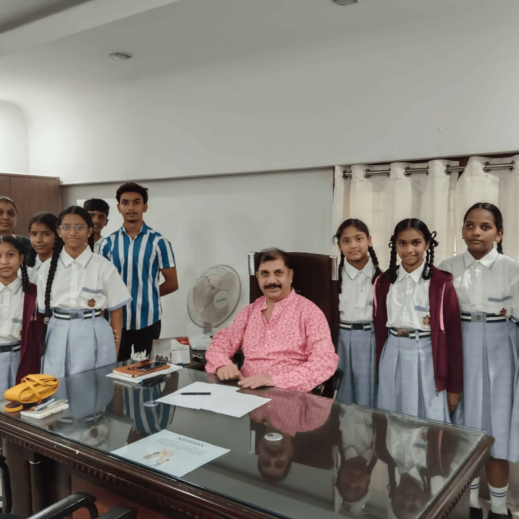 Students with founder Ravi Sir